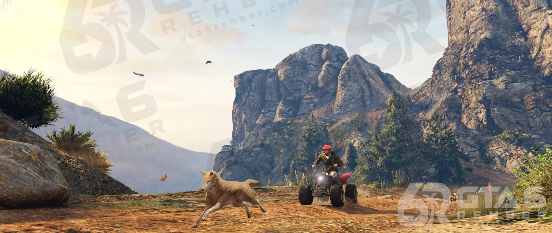 Dağ patikasında ATV süren GTA Online karakteri, yanında koşan bir çakal ve tavşan
